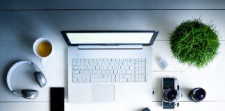 Accessori tech per lavorare da casa: aumenta la tua produttività in comfort